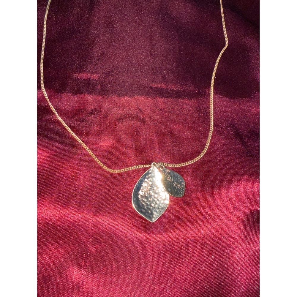 Gold Tone Hammered Double Leaf Pendant Long Curb Chain Necklace Boho Style - Picture 3 of 3